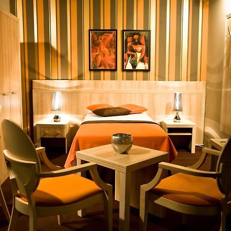 Hotel Kasyno Яроцин Номер фото