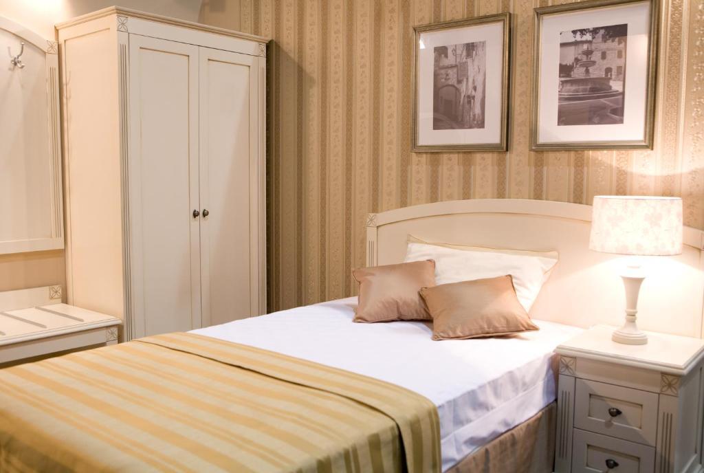 Hotel Kasyno Яроцин Номер фото