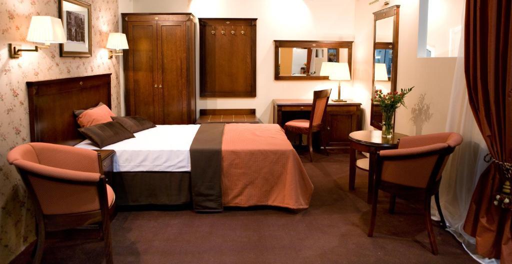 Hotel Kasyno Яроцин Номер фото